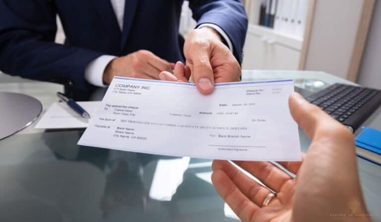 Percentage of Americans Living Paycheck to Paycheck in 2026 (and What It Means for Families)