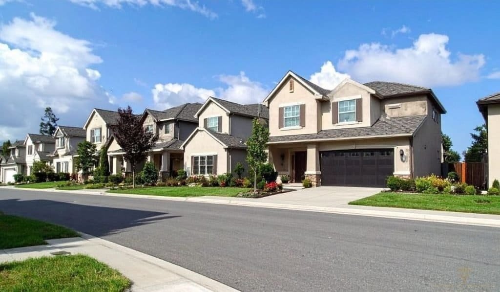 How Many Homes Are in the US? What Single-Income Families Need to Know in 2026